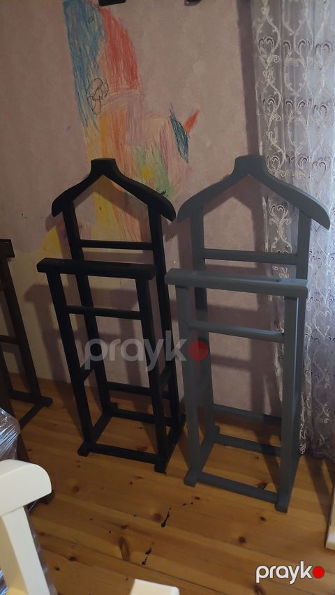 Taxta geyim dayağı – klassik “valet stand” - Material: möhkəm ağac — Digah
