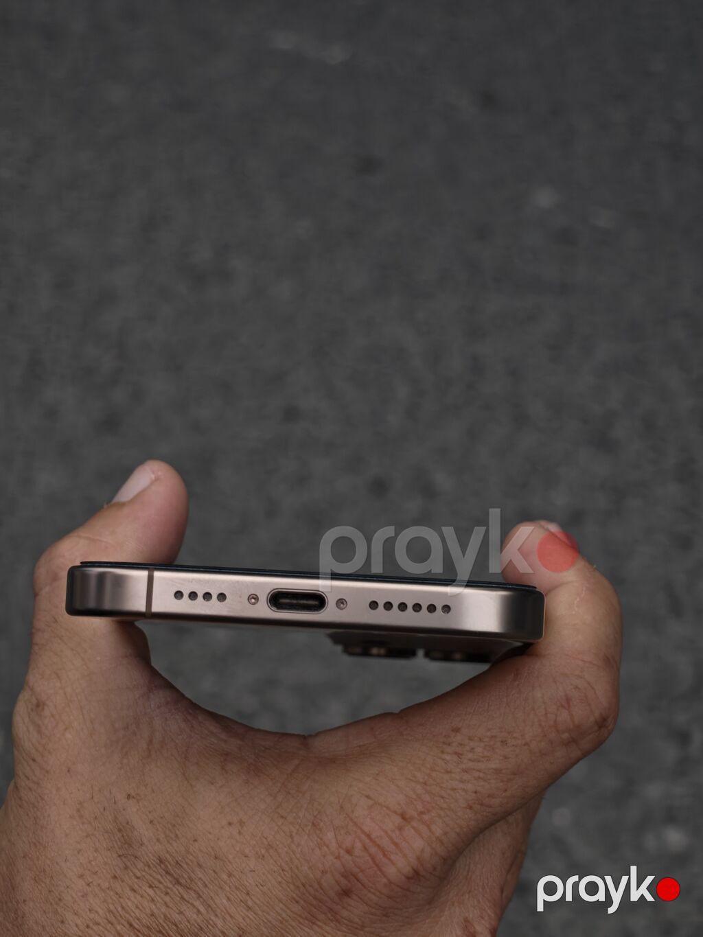 IPhone 16 Pro, Desert Titanium, Simsiz şarj — Apple iPhone, Gəncə (6)