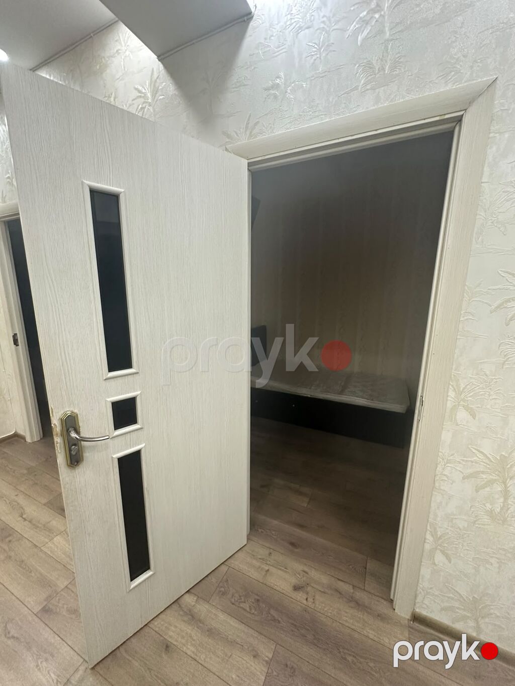 2 eded qapı Satılır bir ededi 30 azn Unvan Dərnəgul 3077 Aylin — Pəncərələr, qapılar, balkonlar, Bakı