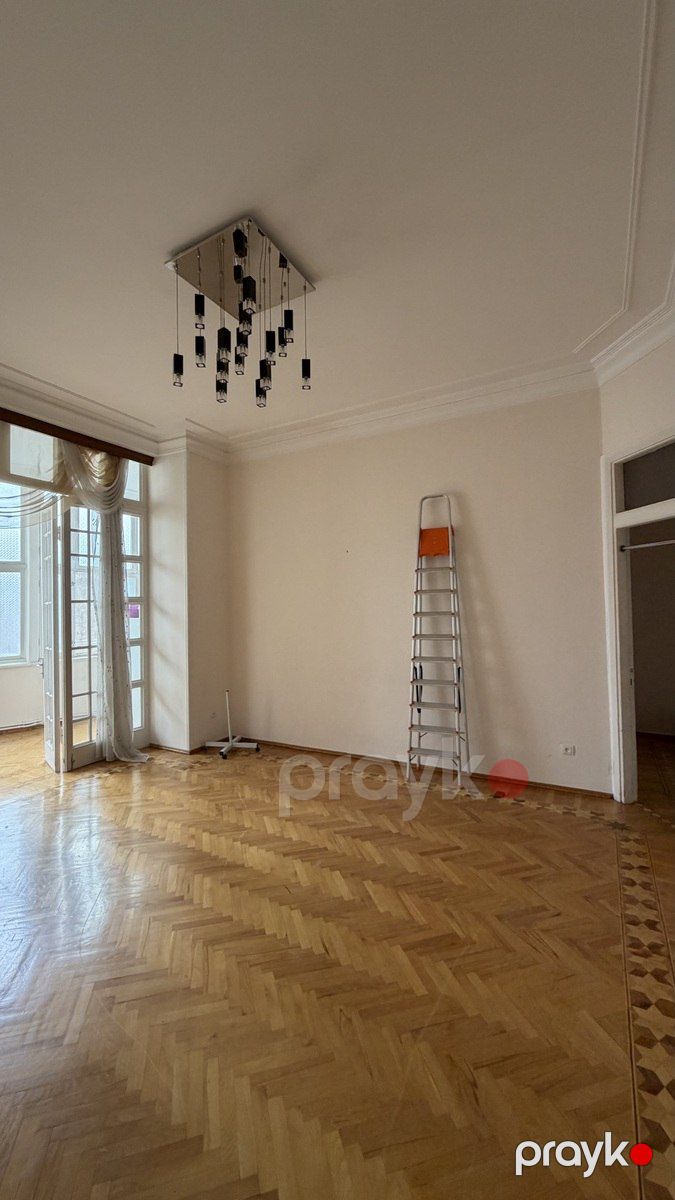 İcarəyə verilir 5 otaqlı köhnə tikili 240 m² — Mənzil, Bakı (8)