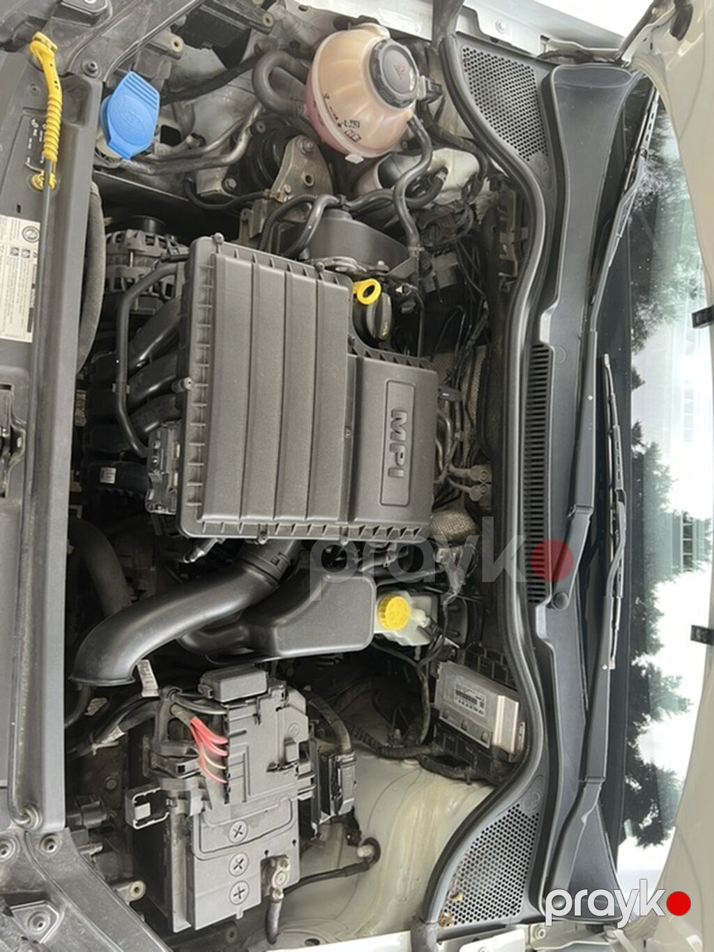 Volkswagen Polo sedan – ağ rəng, 4 qapı, AZ nömrə nişanlı. Əsas — Avtomobillər, Bakı (10)