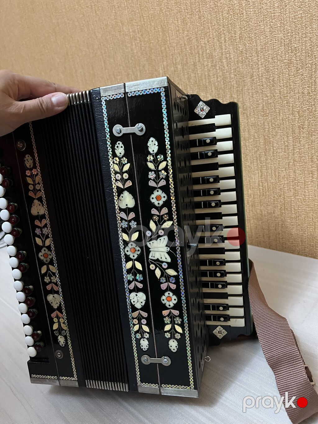Qarmon, İşlənmiş — Akkordeonlar, harmonilar, bayanlar, Bakı (2)