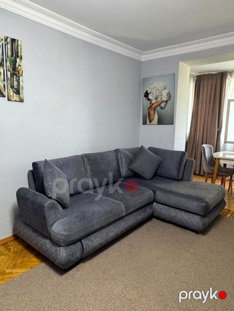 Uqlavoy divan 550 m Acilir,bazalidir. 230 85 Unvan — Bakı