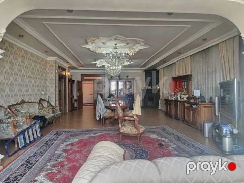 Satılır 7 otaqlı köhnə tikili 400 m² — Bakı