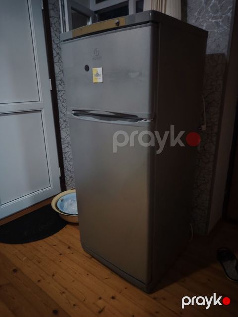 Indesit iki qapılı soyuducu - Rəng: boz/metallik - Üst kamera — Digah