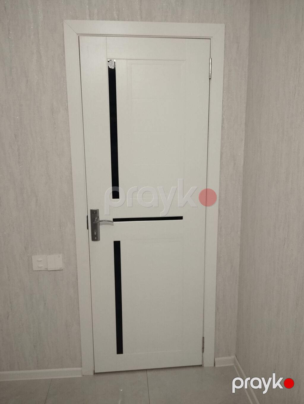 Ağ rəngli daxili otaq qapısı - Dizayn: minimalistik üslub, panelli — Pəncərələr, qapılar, balkonlar, Bakı