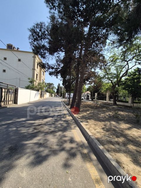 Həyət evi kirayə verilir, Qara Qarayev m