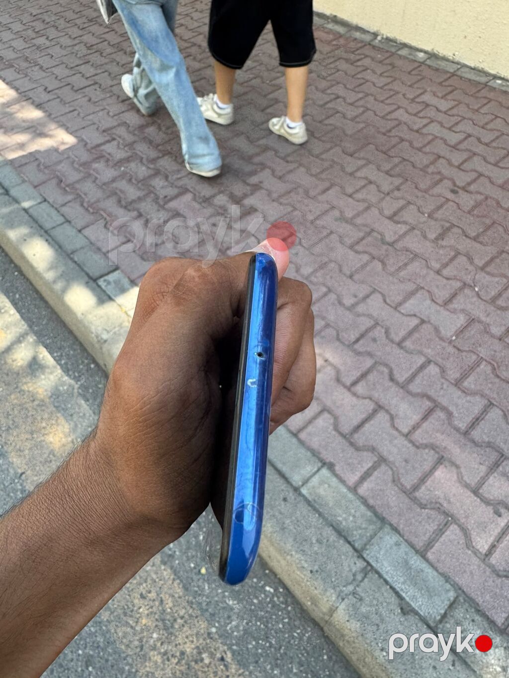 Mavi rəngli smartfon Xüsusiyyətlər və portlar: - Alt hissə: 3.5 mm — Digər smartfonlar, Bakı (3)