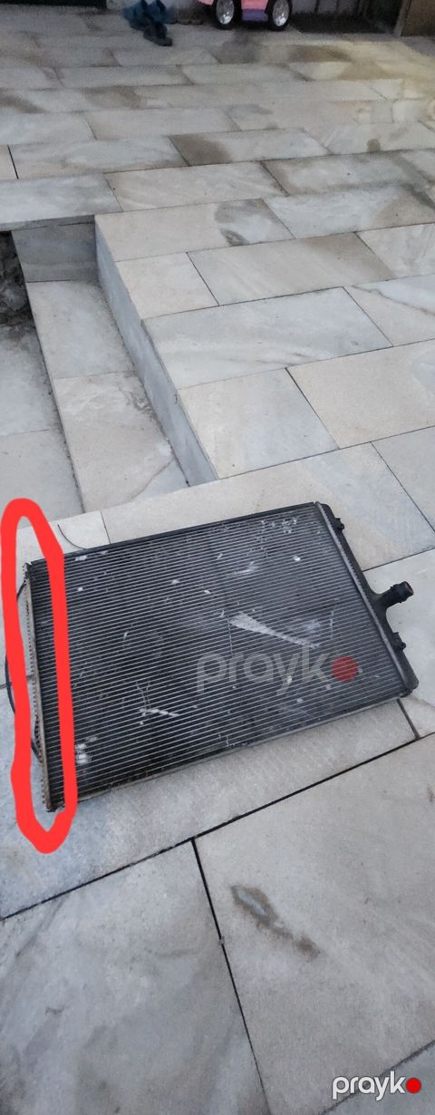 Volkswagen Passat B6 su radiatoru.Radiator ozu ideal veziyyetde.Sadece — Bakı