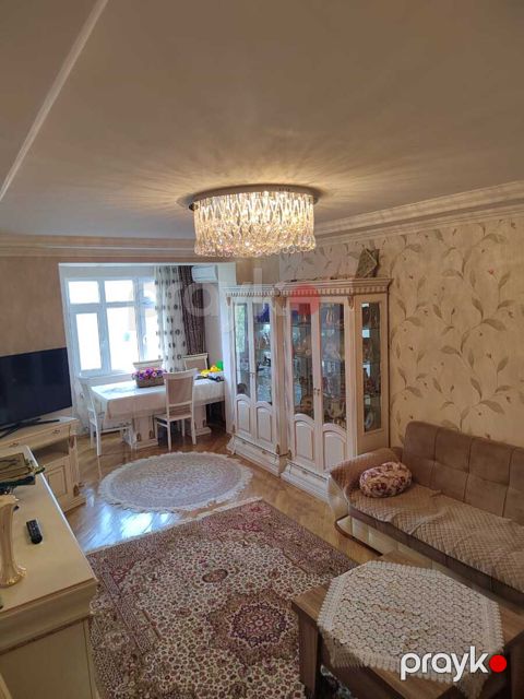 4-otaqlı mənzil, Neftçilər m., 100 m² — Bakı