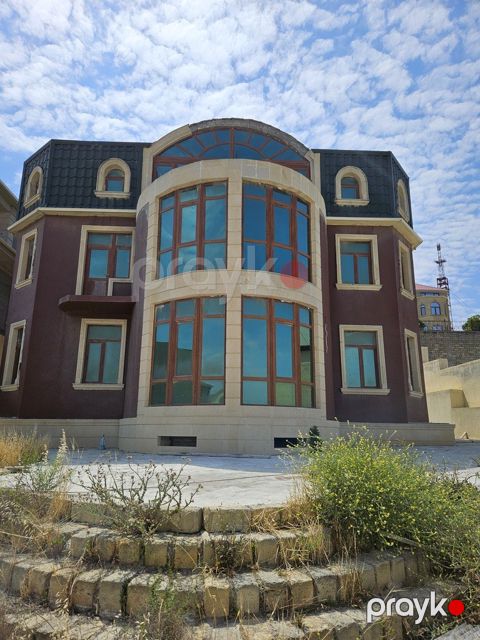 Satılır 9 otaqlı həyət evi/bağ evi 800 m² — Bakı