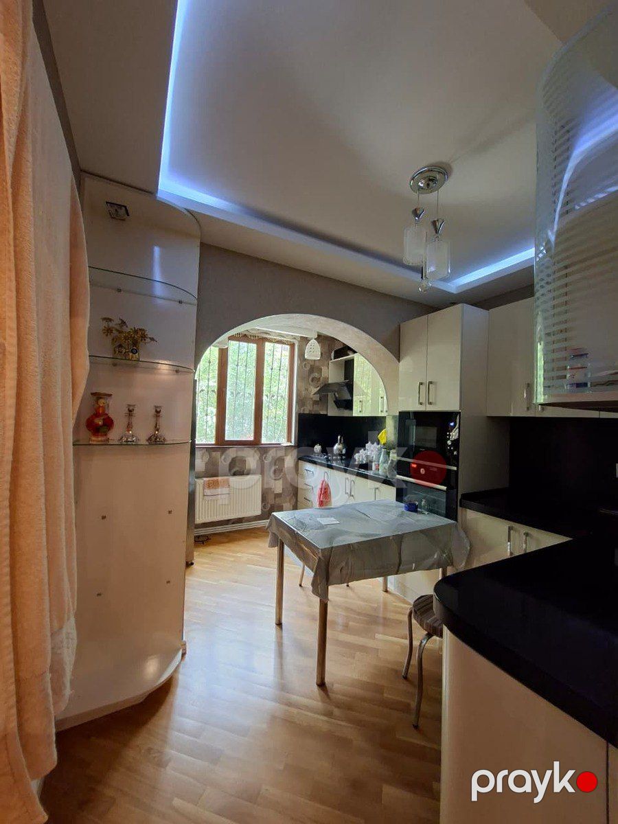 Satılır 4 otaqlı köhnə tikili 100 m² — Mənzil, Bakı (10)