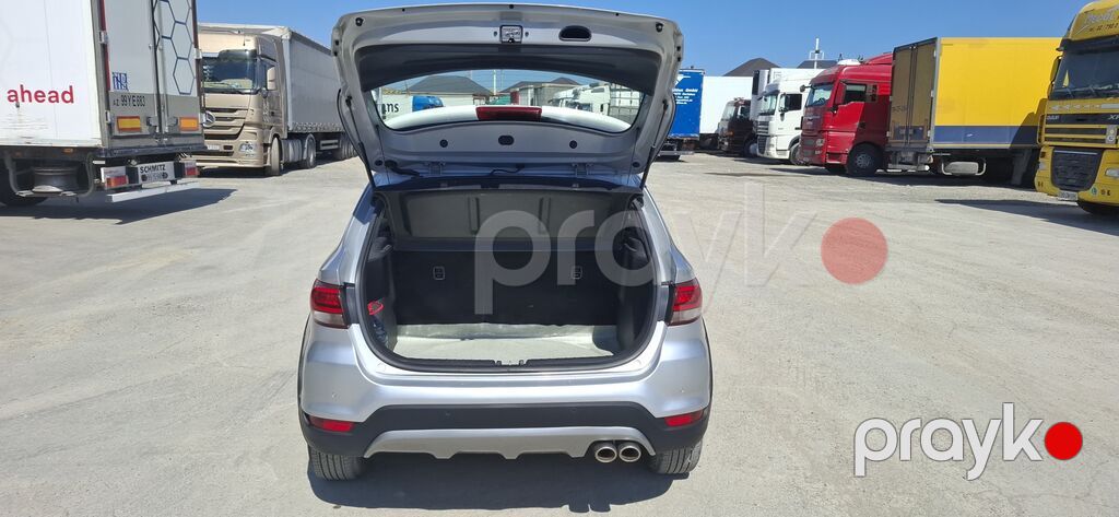 Kia Rio X-Line, gümüşü rəng, şəhər-krossover üslubunda hatchback — Avtomobillər, Bakı (6)