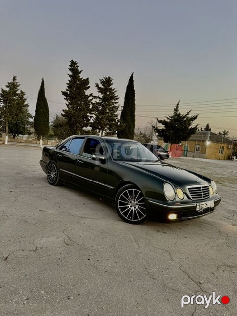 Mercedes-Benz E-Class: 2.4 l 2000 il Sedan — Digah