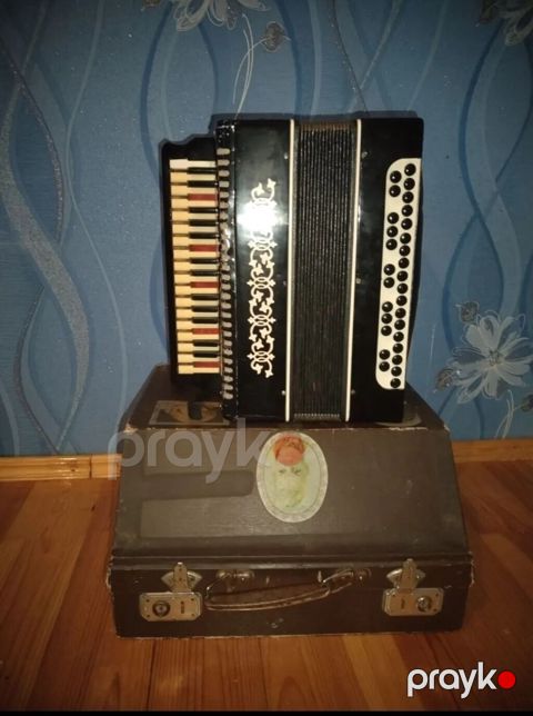 Xalq və estrada musiqisi, müşayiət və solo ifalar üçün. - Musiqi — Saray