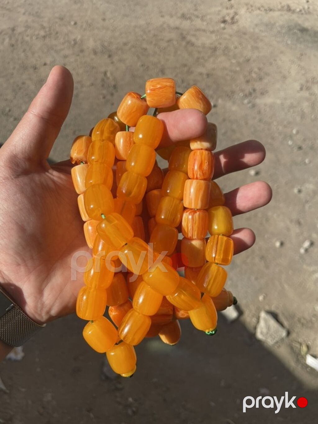 Sıxma kəhrəba — Uca bilərziklər, Bakı (2)