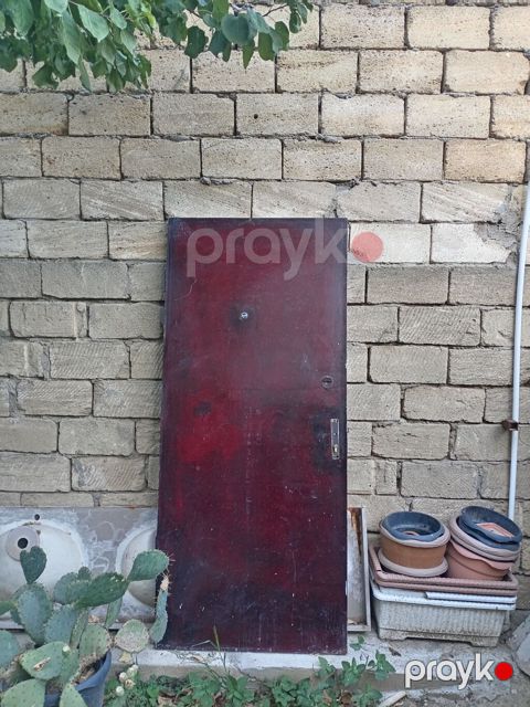 Dəmir qapı dəsti - Material: möhkəm metal karkaslı, iki tərəfli dəmir — Mehdiabad