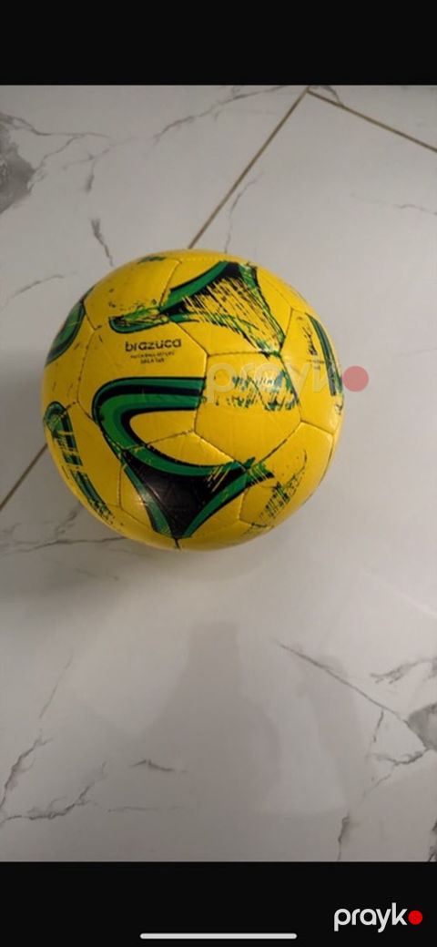 Məhsul: Adidas Brazuca futbol topu - Rəng: Sarı əsas fon, yaşıl-qara — Digah