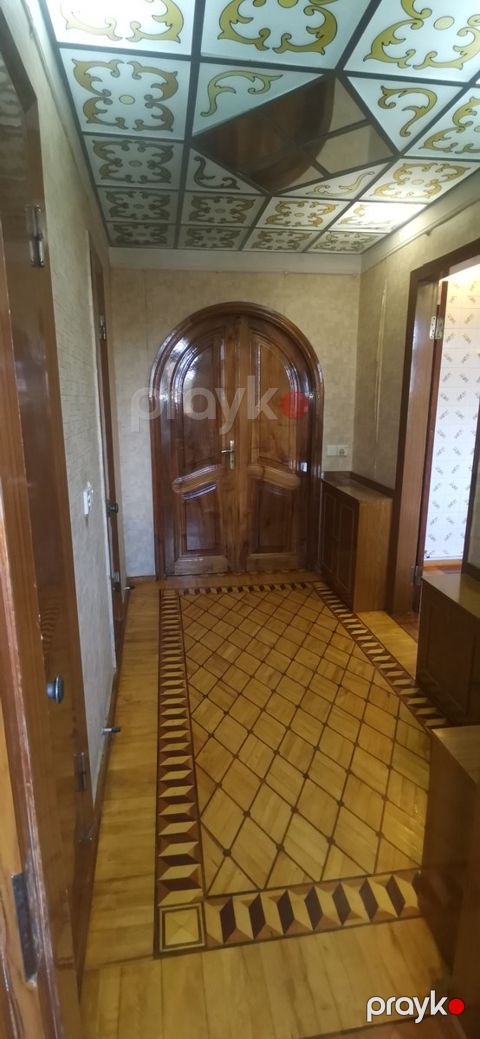 Satılır 4 otaqlı köhnə tikili 90 m² — Bakı