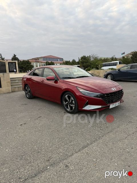 Hyundai Elantra Limited – qırmızı sedan Texniki və dizayn: - Korpus