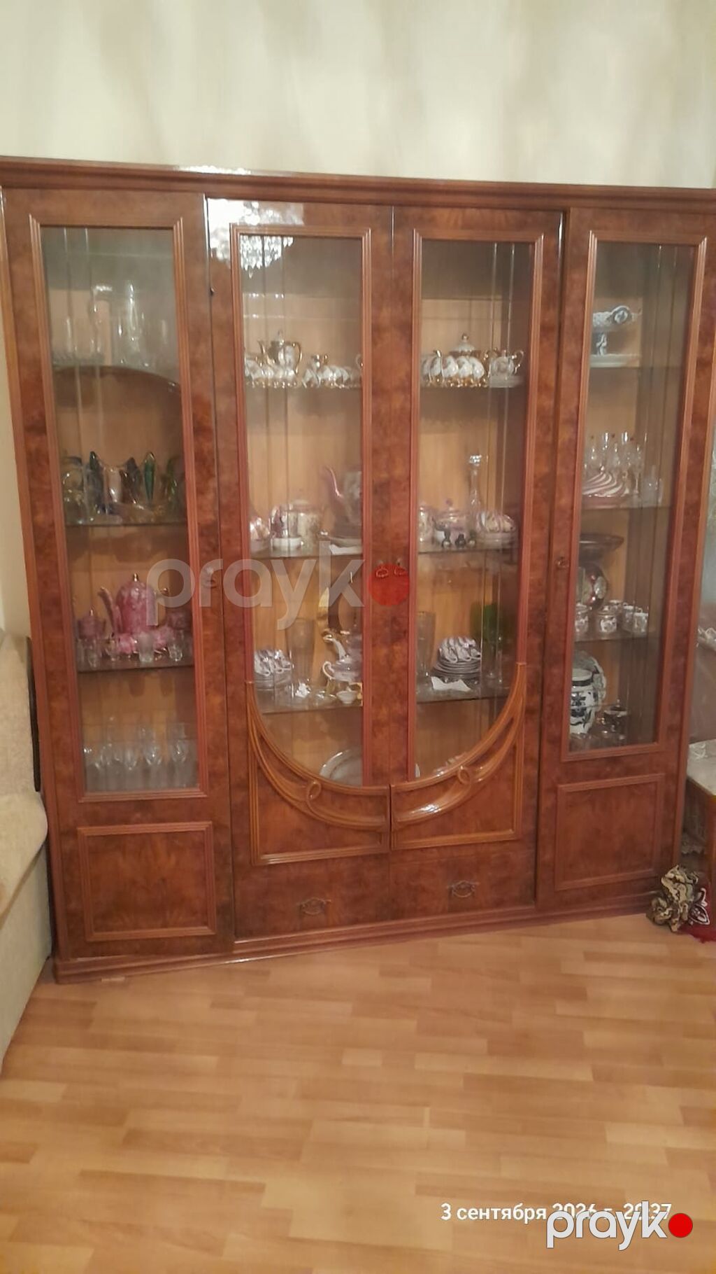 Qonaq otağı üçün klassik mebel dəsti Tərkibi: - Vitrin şkafı: 4 — Qonaq otağı üçün, Bakı (3)