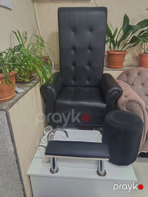Qiymeti 250 azn Pedikur kreslosu satilir .Hec bir prablemi yoxdur