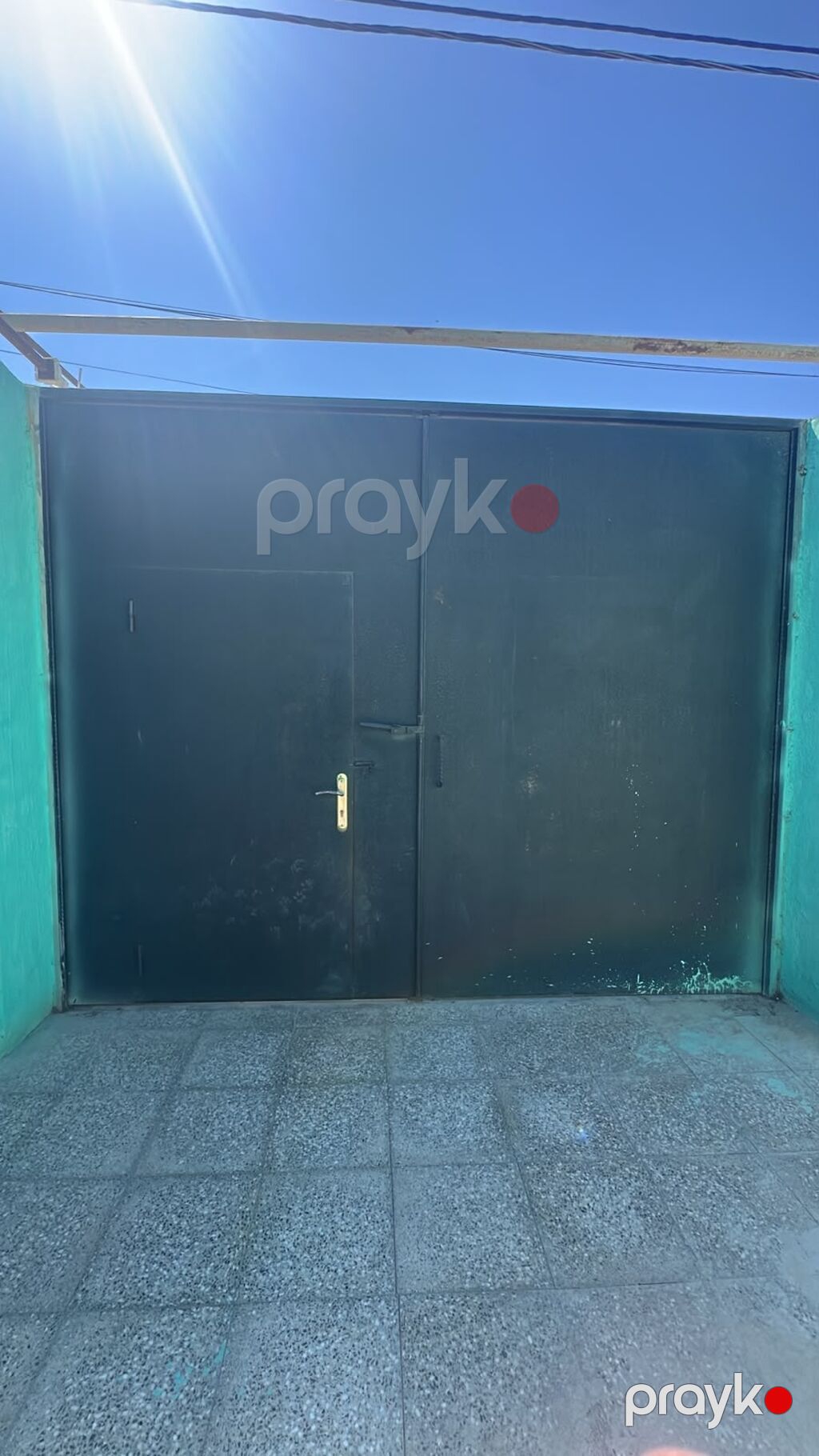Metal darvaza və pultsuz keçid qapısı Ünvan- Aeroport yolunda binə — Pəncərələr, qapılar, balkonlar, Bakı