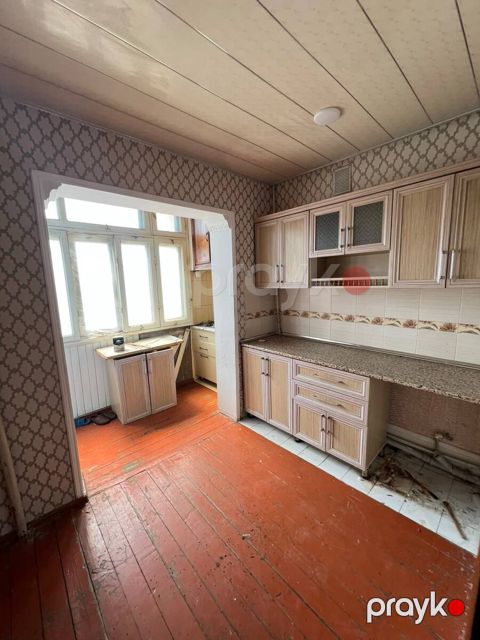 Satılır 3 otaqlı köhnə tikili 90 m² — Bakı