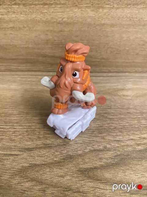 Kinder sürpriz fiquru — Bakı