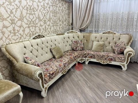 Divan 350azn Ela veziyyetde .2/3 .H.Aslanov &Rumi — Bakı