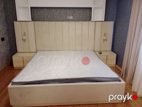 Taxt satilir tumbaları ilə birlikdə. Qiymet 350 azn. Matras üzərində — Bakı
