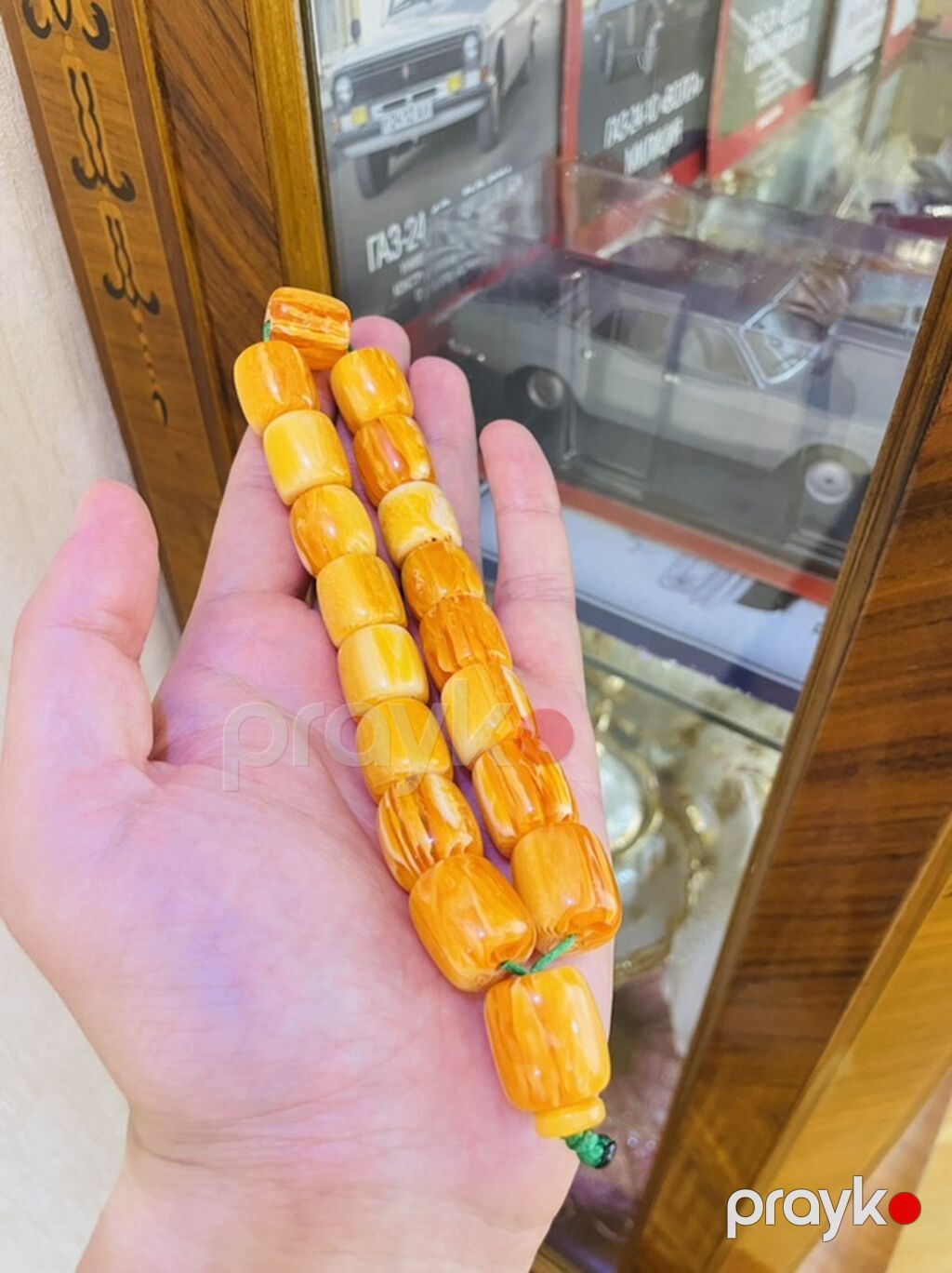 Sıxma kəhrəba — Uca bilərziklər, Bakı (4)