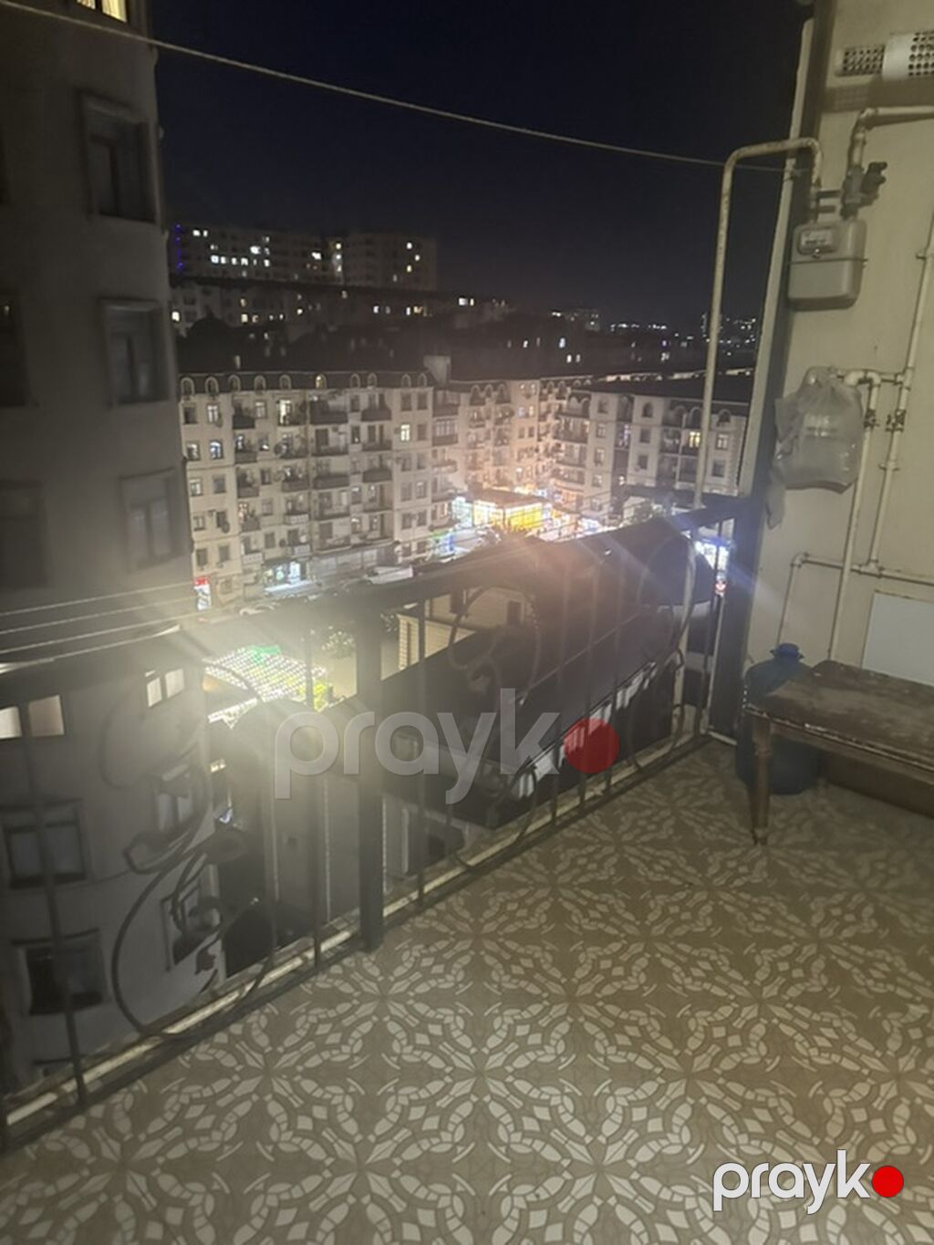 Mənzildə geniş və işıqlı eyvan təqdim olunur. Eyvan dekorativ naxışlı — Mənzil, Mehdiabad (2)