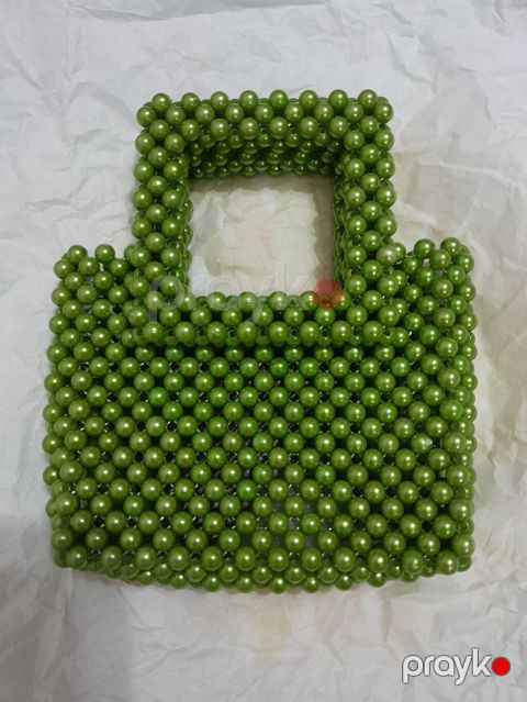 Yaşıl muncuq çanta - Material: parlaq plastik/akril muncuqlardan — Bakı