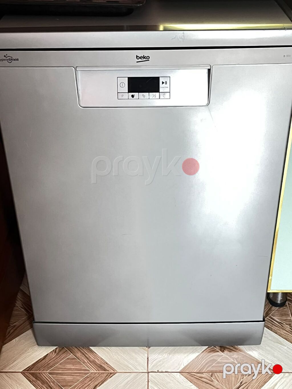 Beko qabyuyan maşın – paslanmayan polad gövdə, ön paneldə rəqəmsal — Qab yuyucu maşınlar, Bərdə