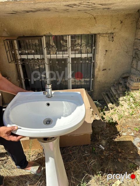Ağ rəngli ayaqlı hamam çanağı (piyedestal lavabosu) - Material — Bakı