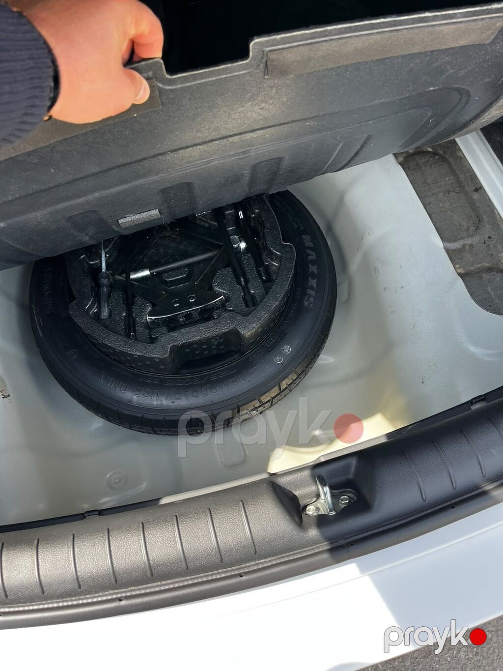 Hyundai Accent sedan – ağ rəng, 4 qapı, AZ nömrə nişanı. Şəhər üçün — Avtomobillər, Bakı (7)