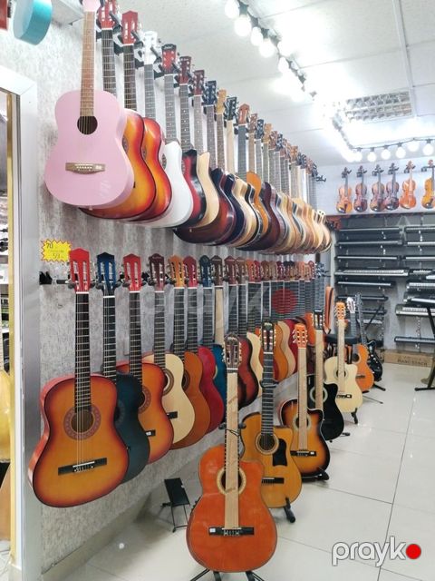 Klassik gitaralar — Bakı