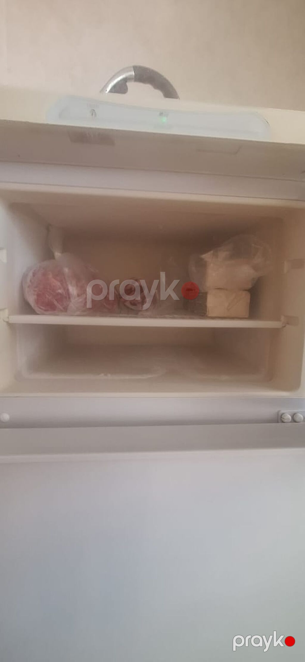 İki qapılı soyuducu (yuxarıda dondurucu, aşağıda soyutma bölməsi) — Soyuducular, Mingəçevir (2)
