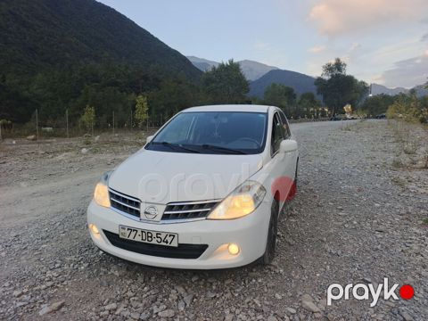 Nissan Tiida: 1.4 l 2012 il Sedan — Şəki