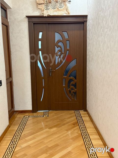 Qonağ otağı qapısı — Bakı