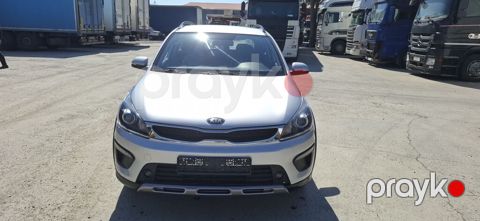 Kia Rio X-Line, gümüşü rəng, şəhər-krossover üslubunda hatchback — Bakı