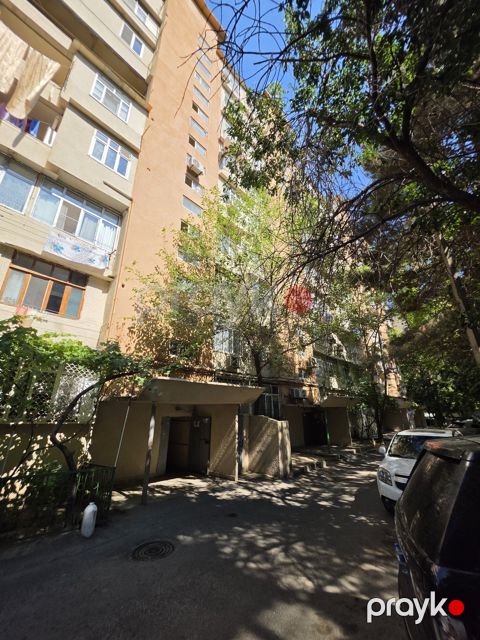 Satılır 2 otaqlı köhnə tikili 60 m²