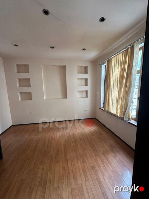 Satılır 3 otaqlı köhnə tikili 85 m² — Bakı