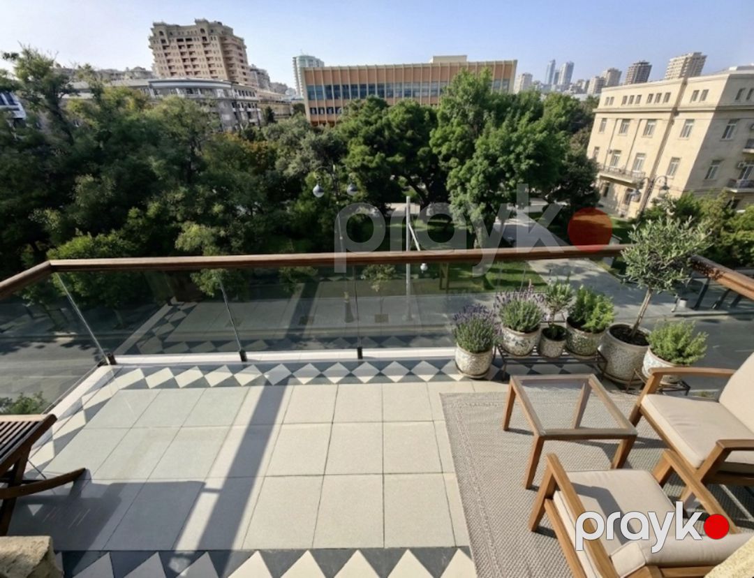 Satılır 6 otaqlı köhnə tikili 345 m² — Mənzil, Bakı (5)
