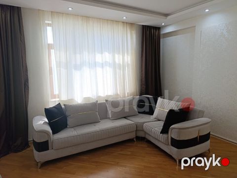 Uqlavoy divan. 500azn. seliqeli istifade edilib. Bazalidi ölcü 3/2 — Bakı