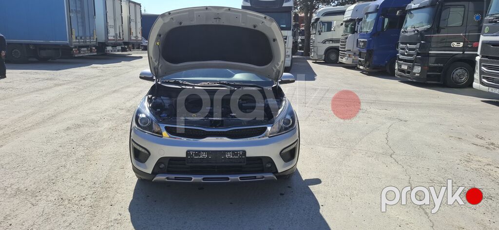 Kia Rio X-Line, gümüşü rəng, şəhər-krossover üslubunda hatchback — Avtomobillər, Bakı (10)