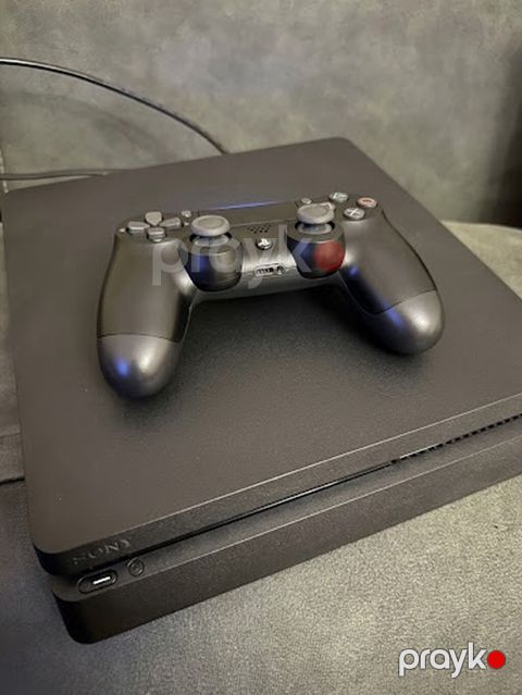 PlayStation 4 Slim oyun konsolu - Model: Sony PlayStation 4 Slim — Bakı