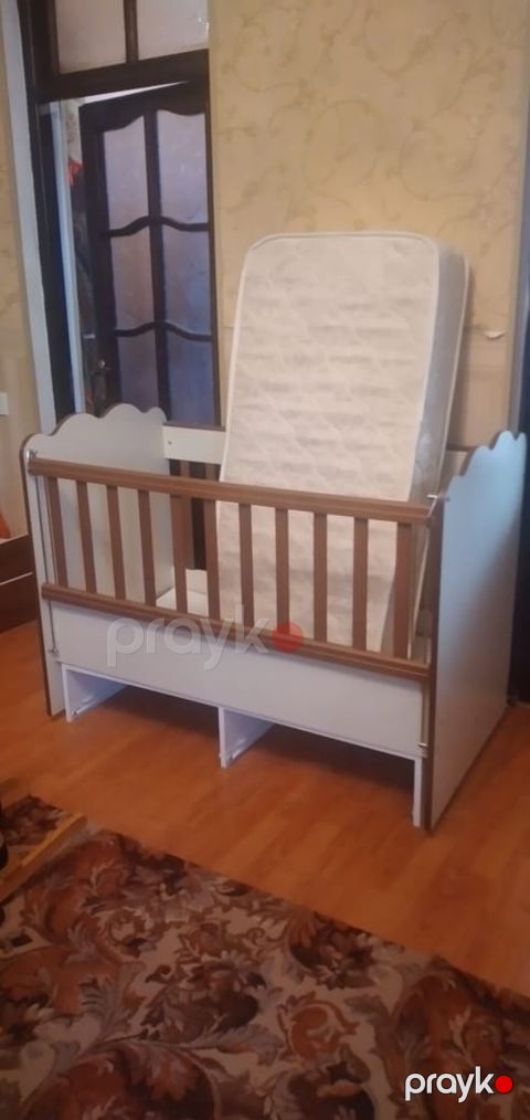 Uşaq beşiyi və döşək dəsti - Material: ağ və ağac rəngində — Bakı