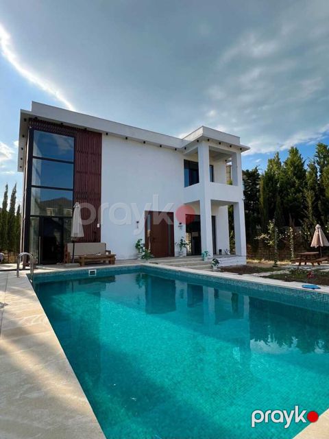 Satılır 5 otaqlı həyət evi/bağ evi 220 m²